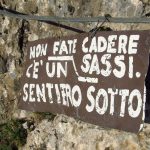 Ferrata Stella Alpina 32 cartello caduta sassi